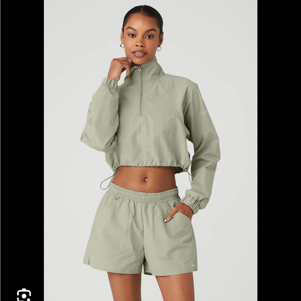 Alo Yoga Cropped 1/4 Zip Alumni Pullover in Limestone Size Small